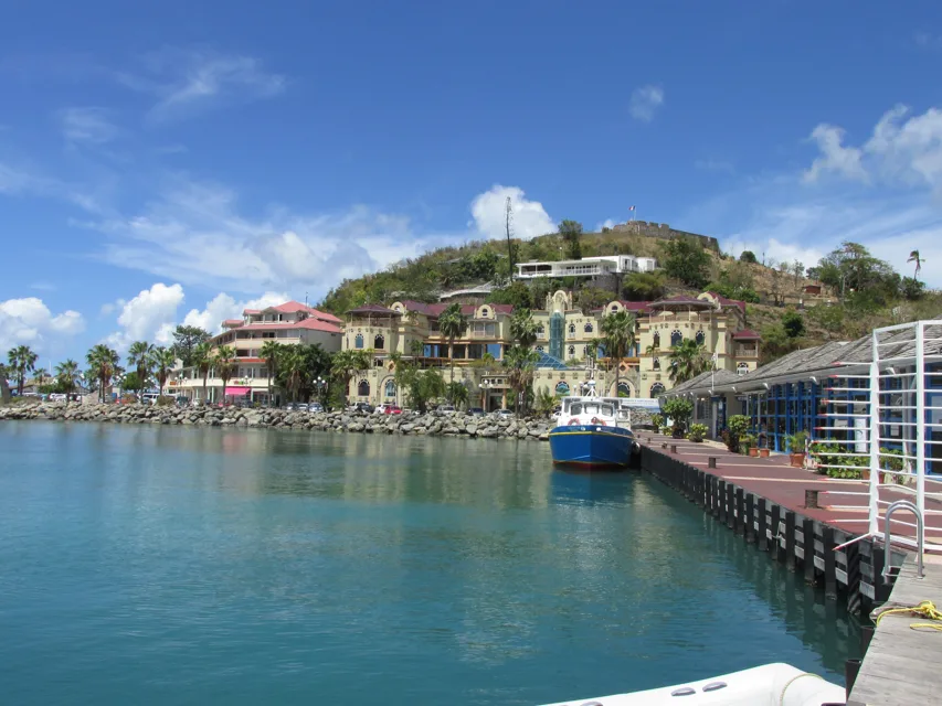Uitzicht over Marigot op het eiland Sint Maarten